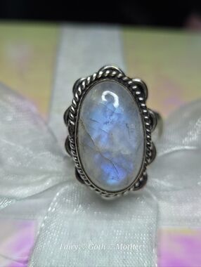 Lovely 15ct Oval Moonstone Sterling Silver Statement Ring - Lots Of Blue Flash